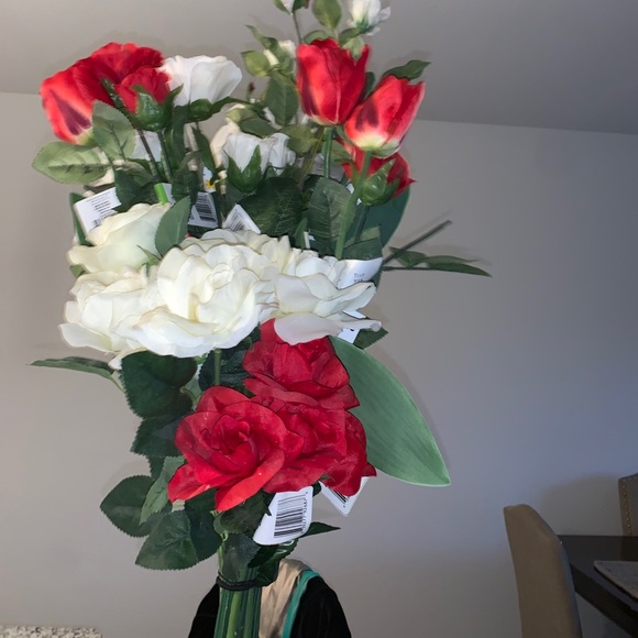 Fake flowers - Picture 2 of 3